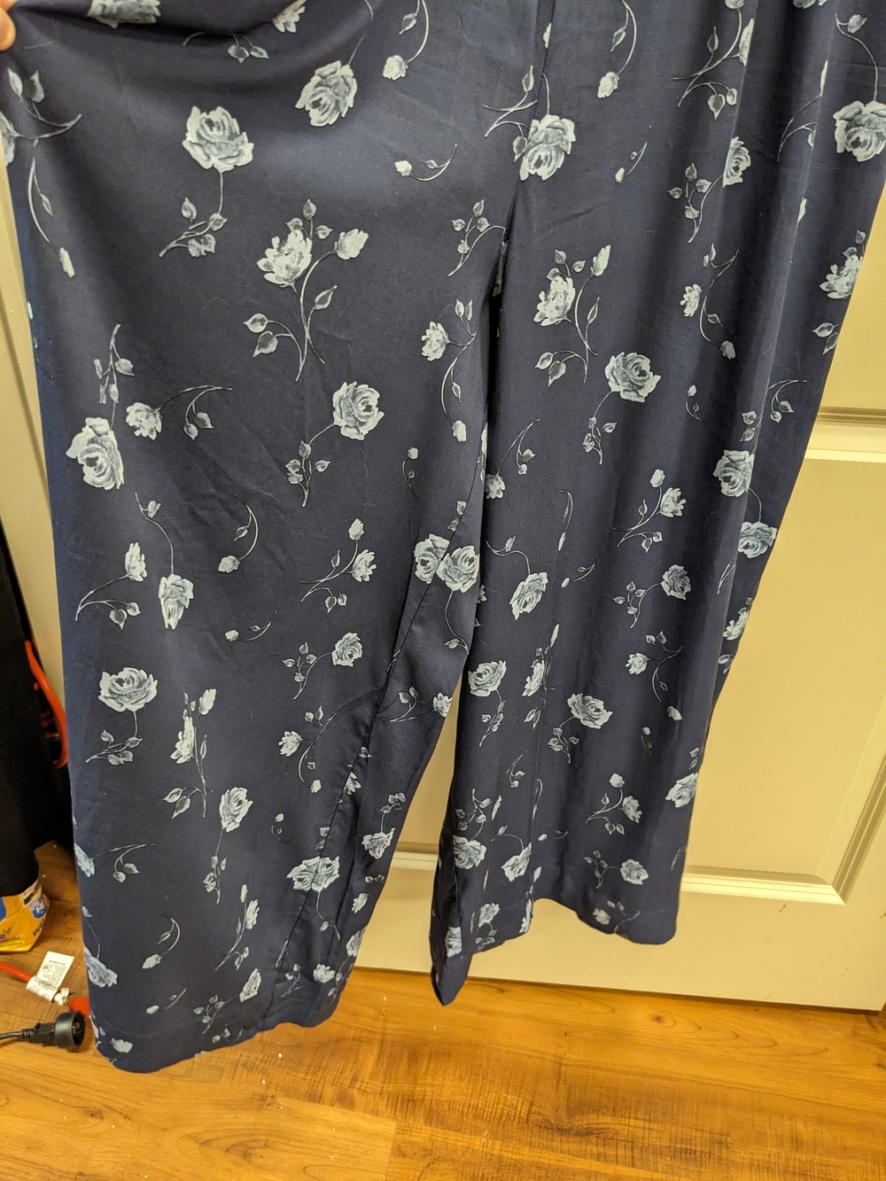 Torrid Floral Smocked Flutter Sleeve Wide-Leg Jumpsuit Size 1X (14-16) - Picture 8 of 16